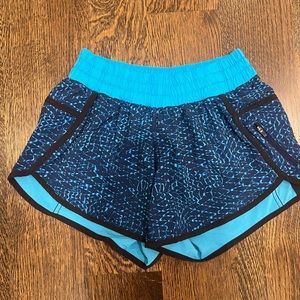Lululemon Track That short, size 6